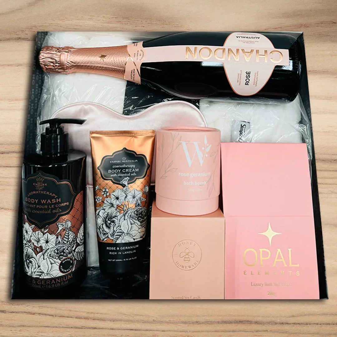 Christmas Pamper Hamper With Chandon Rose - Image 3