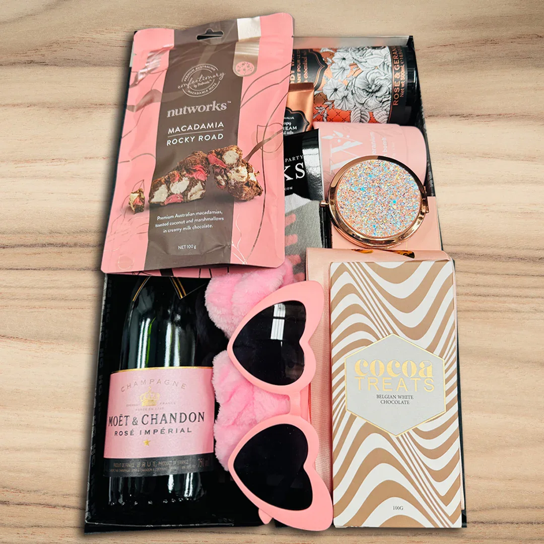 Bridesmaids Sweet Soak & Bubbles Hamper - Image 3