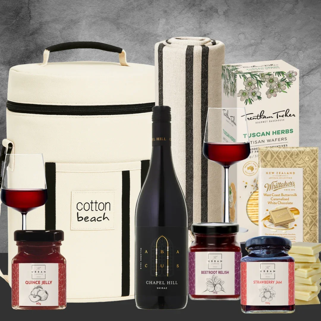 Christmas Shiraz Beach Day Picnic Hamper - Image 2