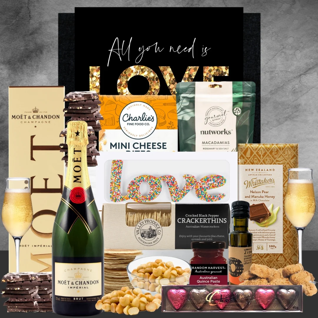 Cupids Arrow to Moët Hamper - Image 2
