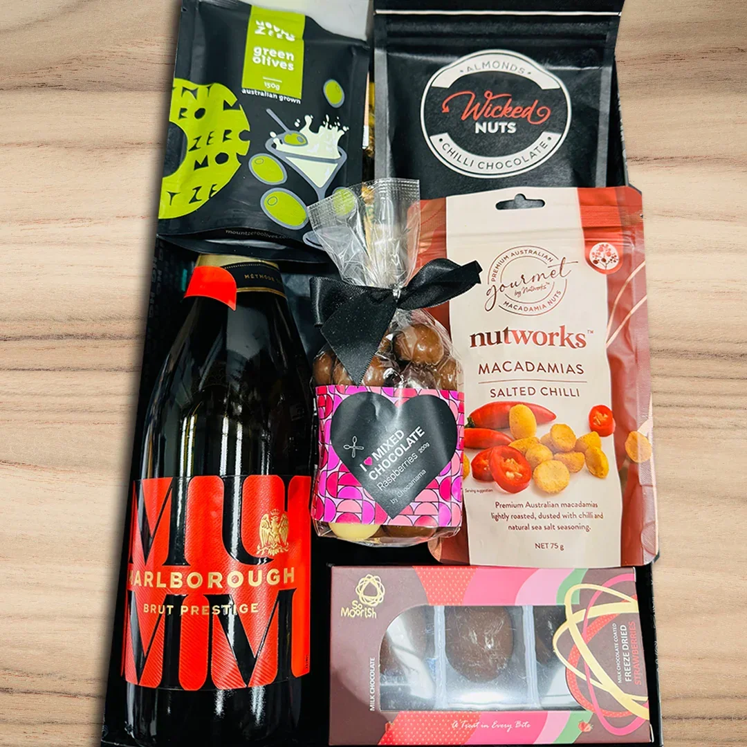 Mumm Brut Prestige Hamper - Image 3