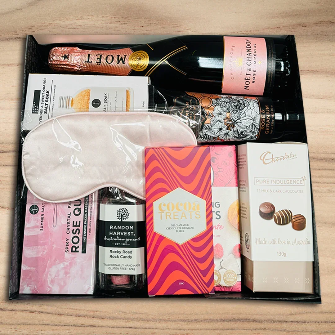 Moet Rose Luxury Christmas Hamper - Image 2