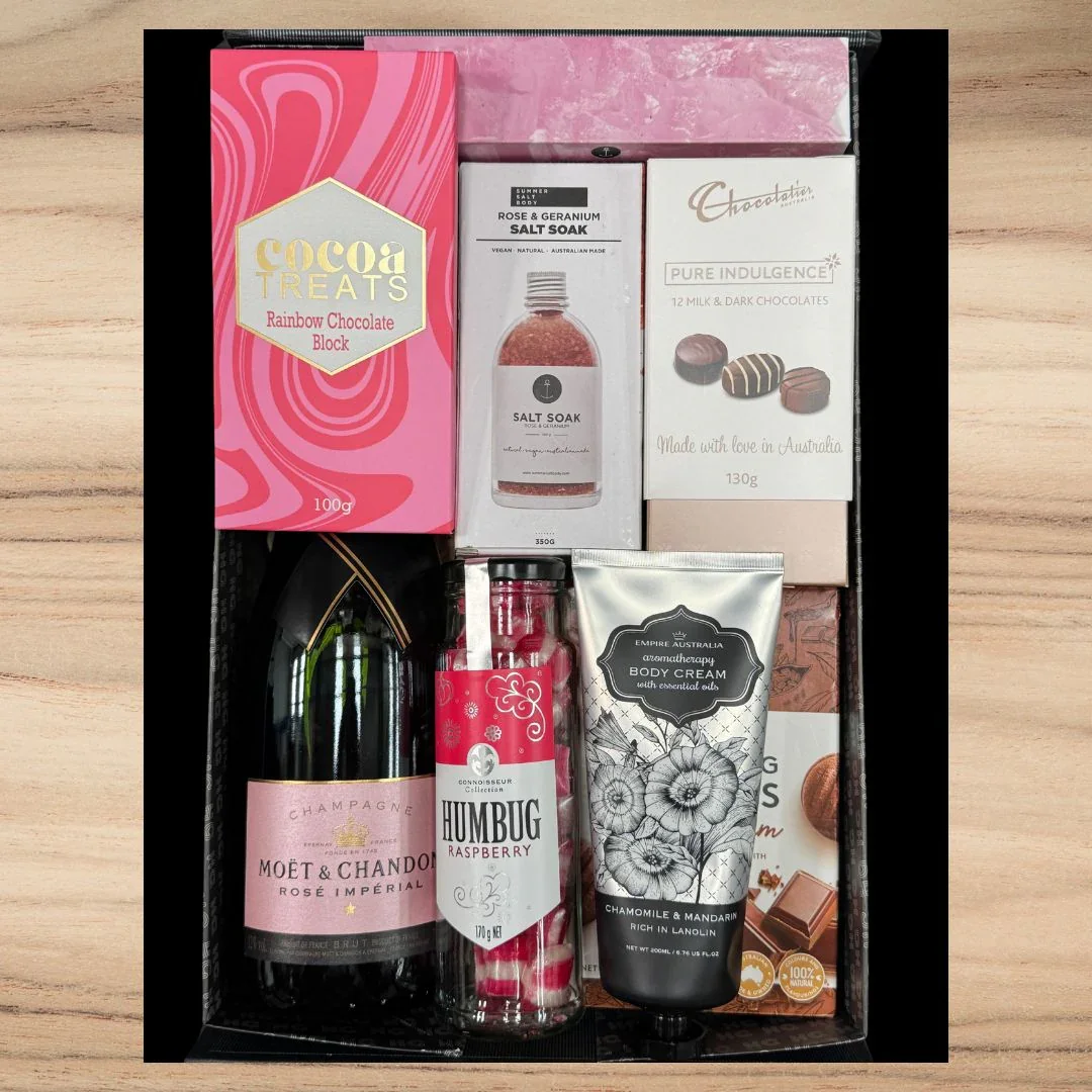 Moet Rose Luxury Hamper for Mum - Image 4