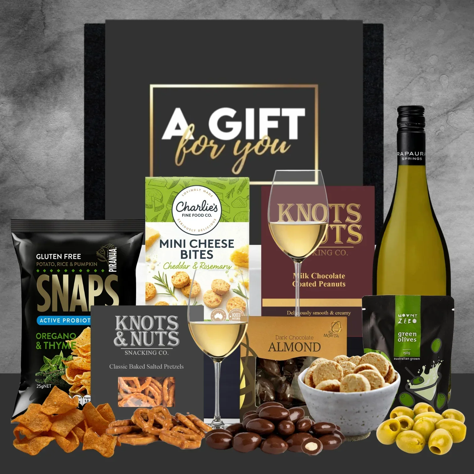 Sauvignon Blanc Wine and Hamper - Image 2