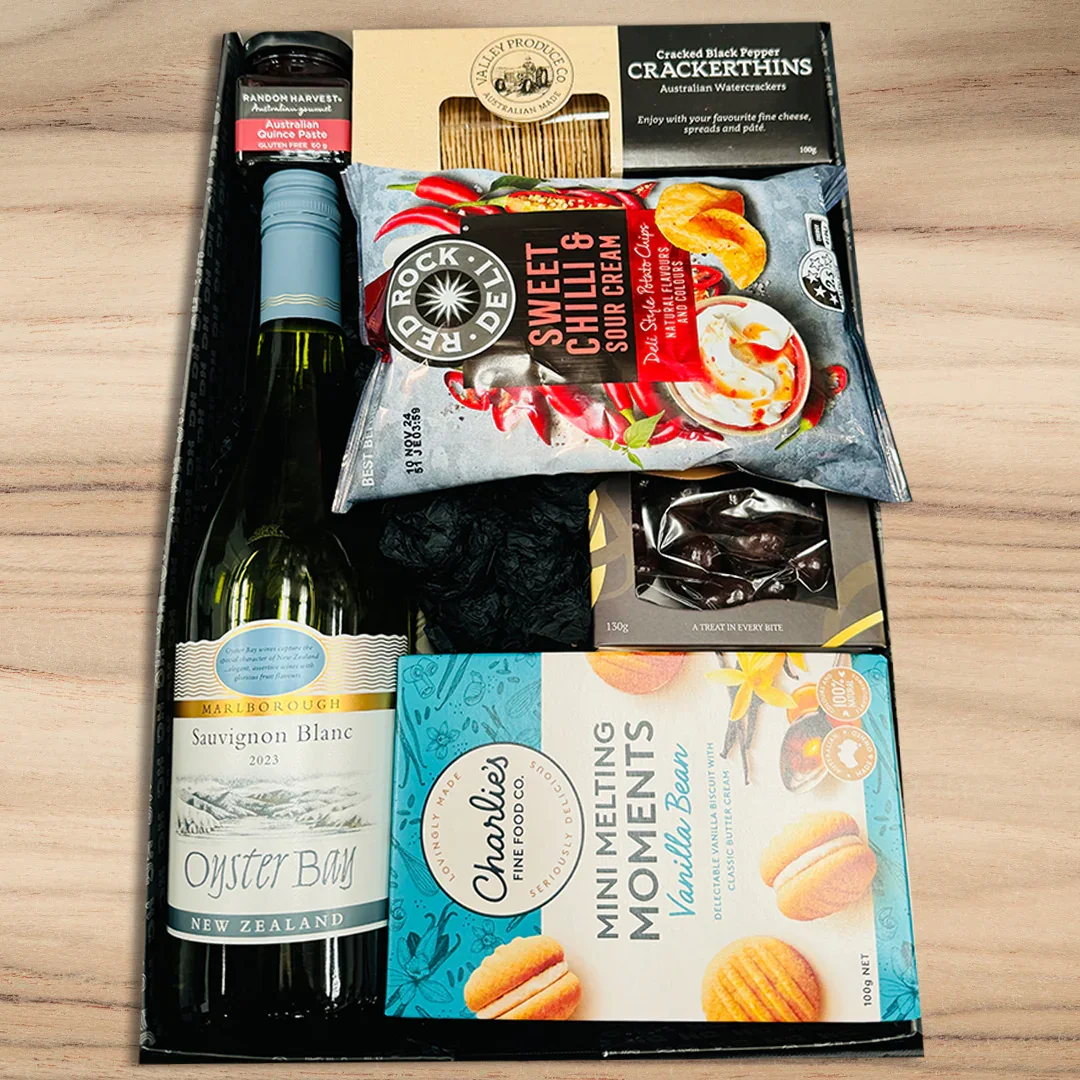 White wine and hamper - Image 3